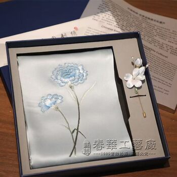 Su embroidery mulberry silk scarf intangible velvet flower brooch set chinese embroidery suzhou specialty ຂອງຂວັນວັນແມ່