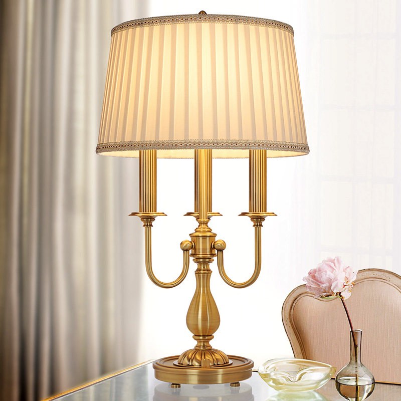 Fashion Light Extravagant Three Light Frames Bronze Table Lamp Eurostyle Creative Romantic Bronze Lamp Modern Bed Headlights Livingroom Decorated American