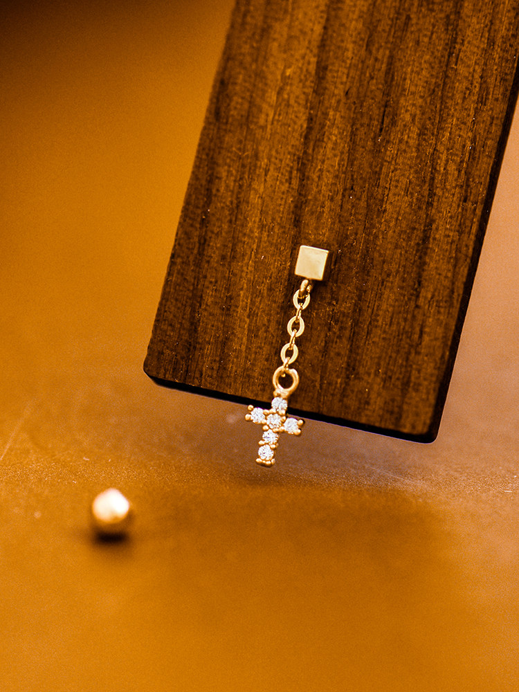 Korean fashion 10K gold earrings for women square cross thread screw earrings K gold ear piercing single
