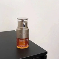 Clarins, омолаживающая эссенция, увлажняющий осветляющий разглаживающий крем для глаз, против темных кругов под глазами, против морщин, 20 мл
