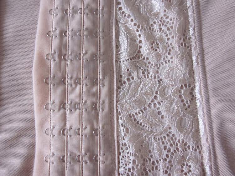 Corset en acrylique - Ref 673036 Image 17