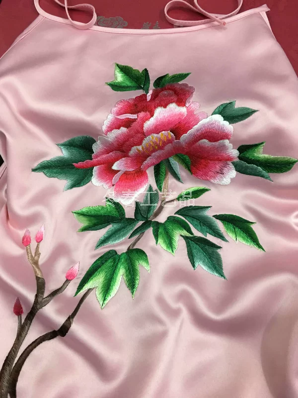 Tô châu thêu lụa silk close-fitting ladies đồ lót hoa mẫu đơn handmade thêu lụa tạp dề ở nước ngoài quà tặng