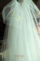 HTS066 pure hand embroidered small daisy pattern large staggered layer of puffy gauze warm cute and playful comb