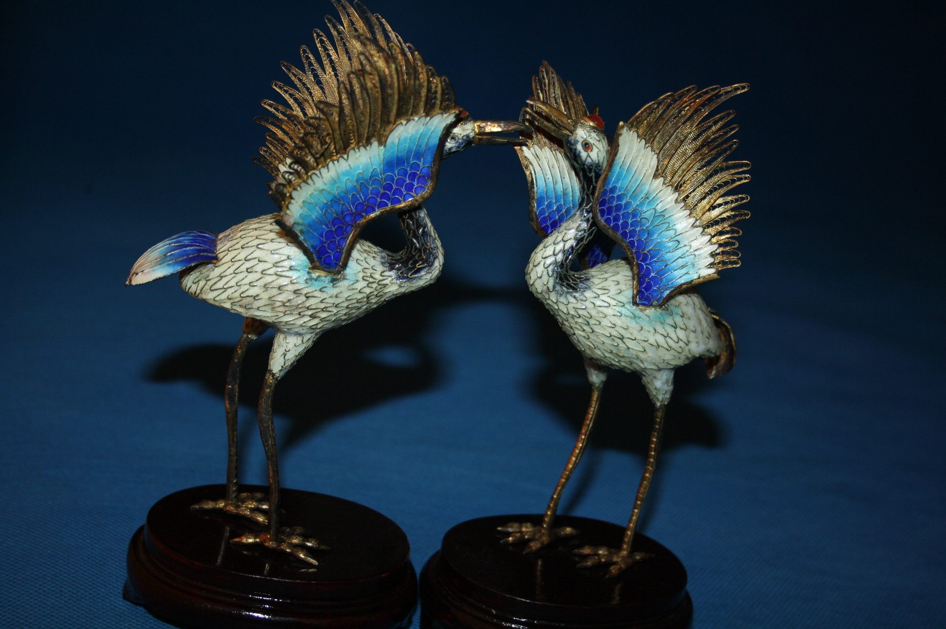 (Biwing double fly) Old foreign trade copper tire flower silk burning blue-and-gold embedded natural red Manau pair with crane double cranes for price