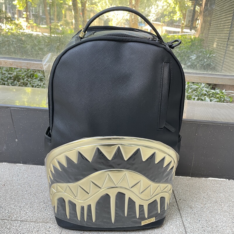 Sprayground Black Gold Shark Pattern Backpack Metal Embossed Large Capacity Casual Fashion Computer Backpack Sprayground Black Gold Shark Pattern Backpack Metal Embossed Large Capacity Casual Fashion Computer Backpack
