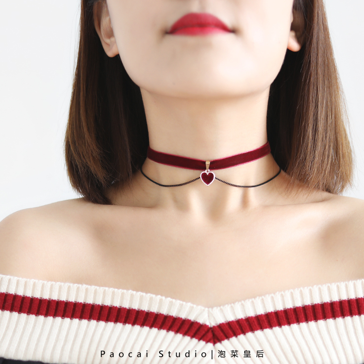 Love at first sight Valentine's Day gift Velvet love necklace Clavicle chain short neck belt net red collar choker