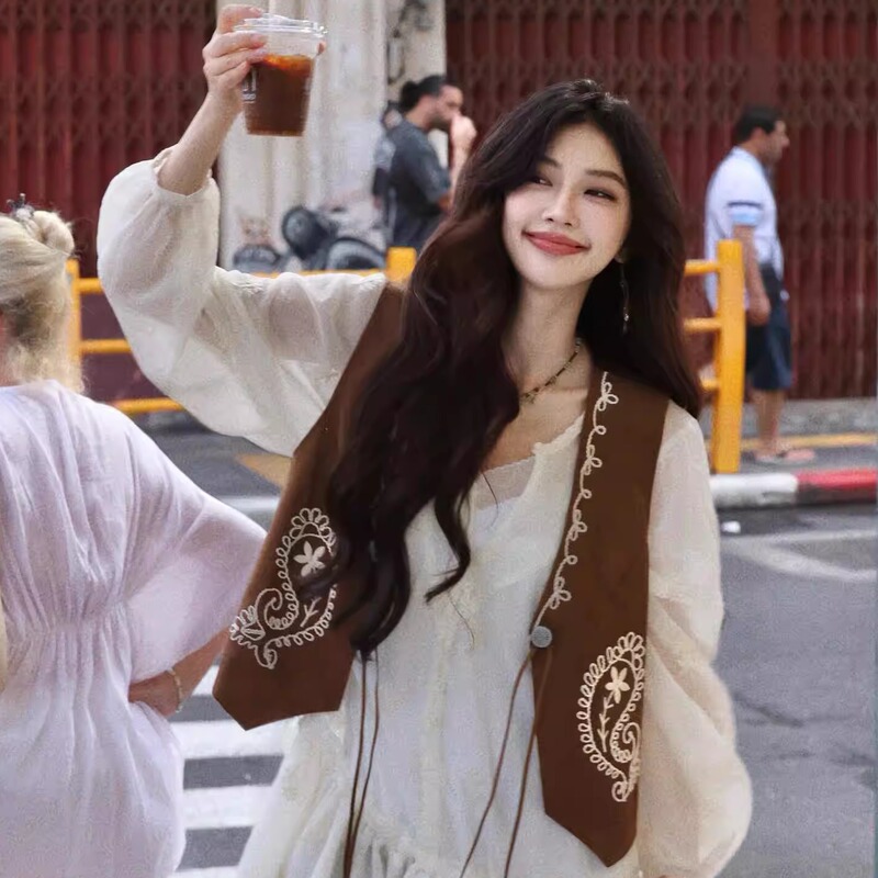New Chinese-Style Vest for Women 2026 New Model for Outerwear Layering, Exquisite National Style Vest, Summer Lightweight Sleeveless Vest for Women
