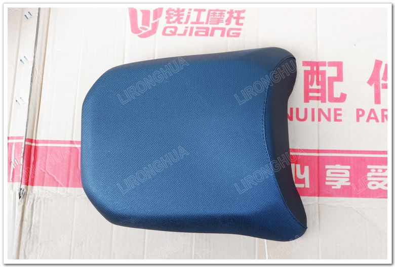 Nhà máy nguyên bản của Qianjiang Benelli Chariot TRK502 Jinpeng BJ500GS-Một đệm trước / sau (mới) - Đệm xe máy bao yên xe máy