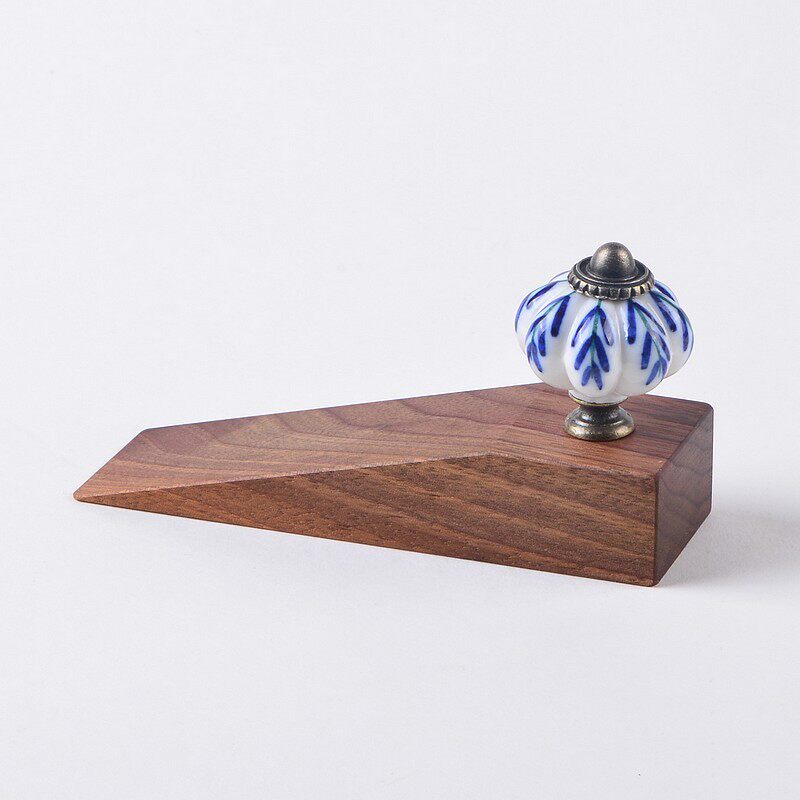 Walnut solid wood door stopper plus high door stopper Creative anti-collision door stopper Door stopper Door stopper Door stopper windproof door stopper Silicone