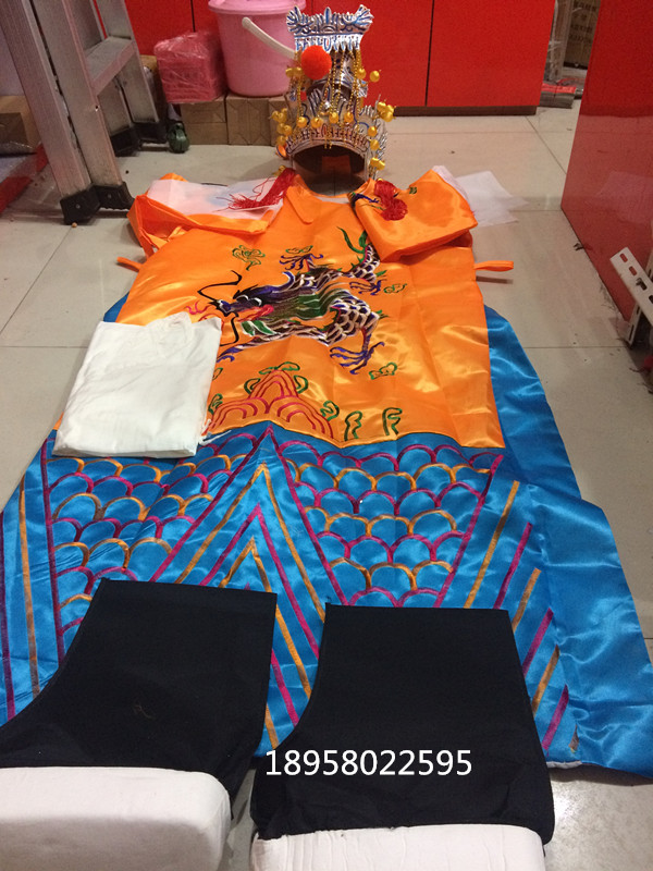 A set of Bodhisattva clothes, a set of dragon robes, an emperor's hat, a set of Jade Emperor's clothes