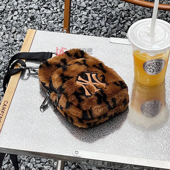 Mlb men's and women's ny presbyopic leopard print plush crossbody bag
