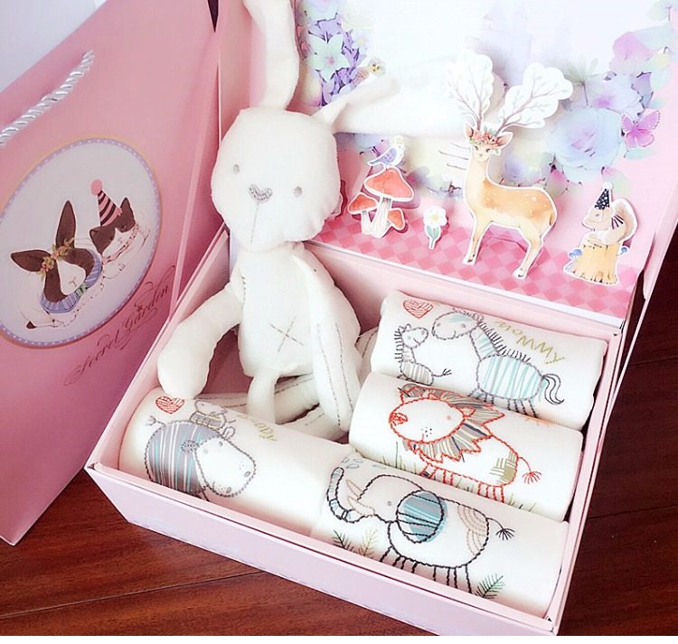 Coffret cadeau pour bébé - vêtements - Ref 1954918 Image 7