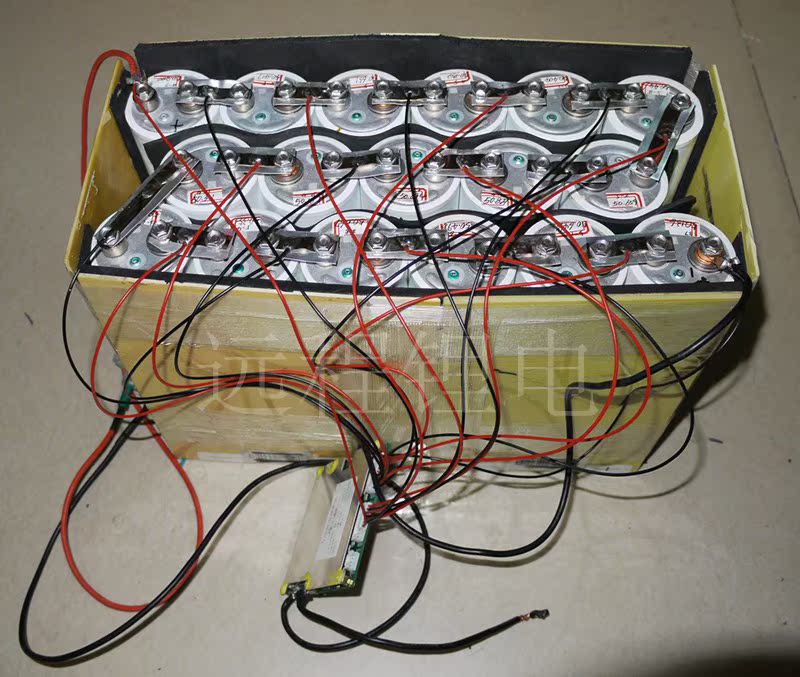 【黄金甲 载重王 72V 60V 50AH 电动车 三轮车