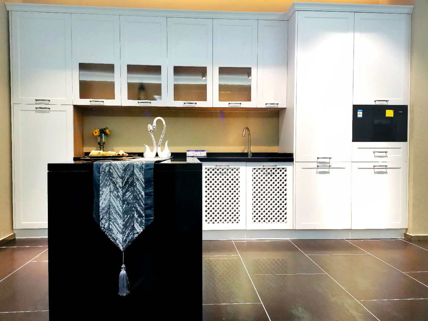 Chic Beauty integral cupboard hanging cabinet