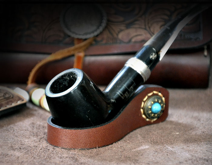 Real leather bullfight rack made of old bull leather bucket frame retro tobacco fight rack Hard tobacco bullfight accessories Hard pitfights Shelf Depot design