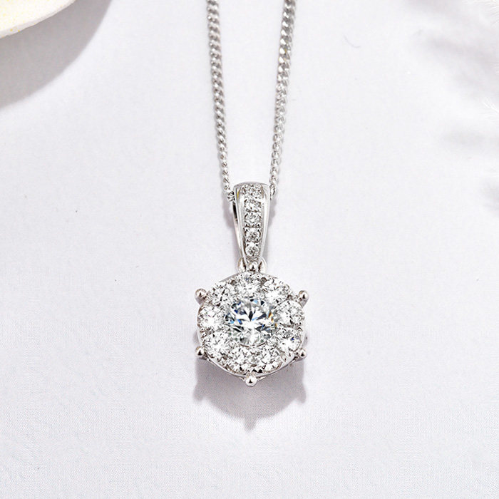 Yimei Diamond 18K White Gold Diamond Pendant One Carat Effect Women's Real Diamond Cluster Diamond Necklace