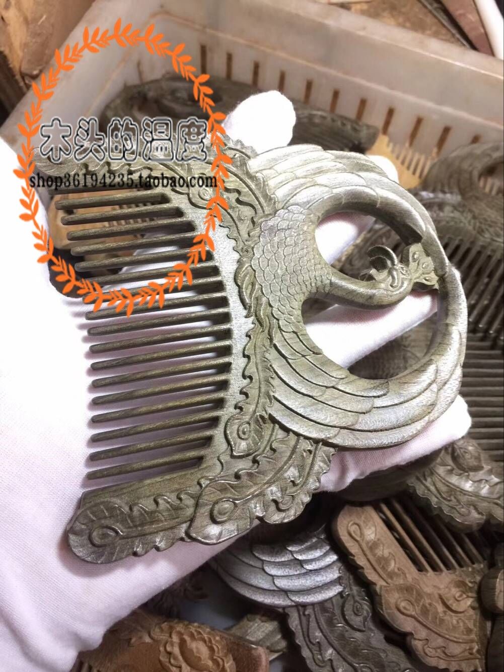 Xianzuo Sichuan small leaf golden nanmu wood comb gloomy wood comb wood art carving solid wood craft gift health care press - Taobao