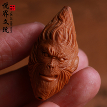  Handmade olive core carving Qi Tian Da Sheng single seed pendant olive hu carving men and women text play pendant hand handle piece