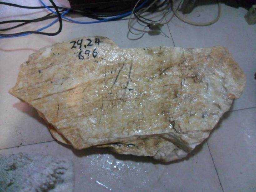 696 Number of jade raw material bare stone natural raw stone Qinghai Kunshan Yushan Expected To Swing Piece Stock 27 24 kg