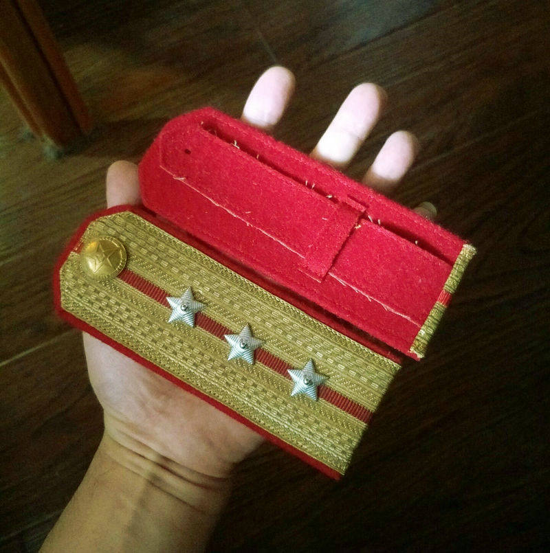 A 55-style captain's shoulder to shoulder.