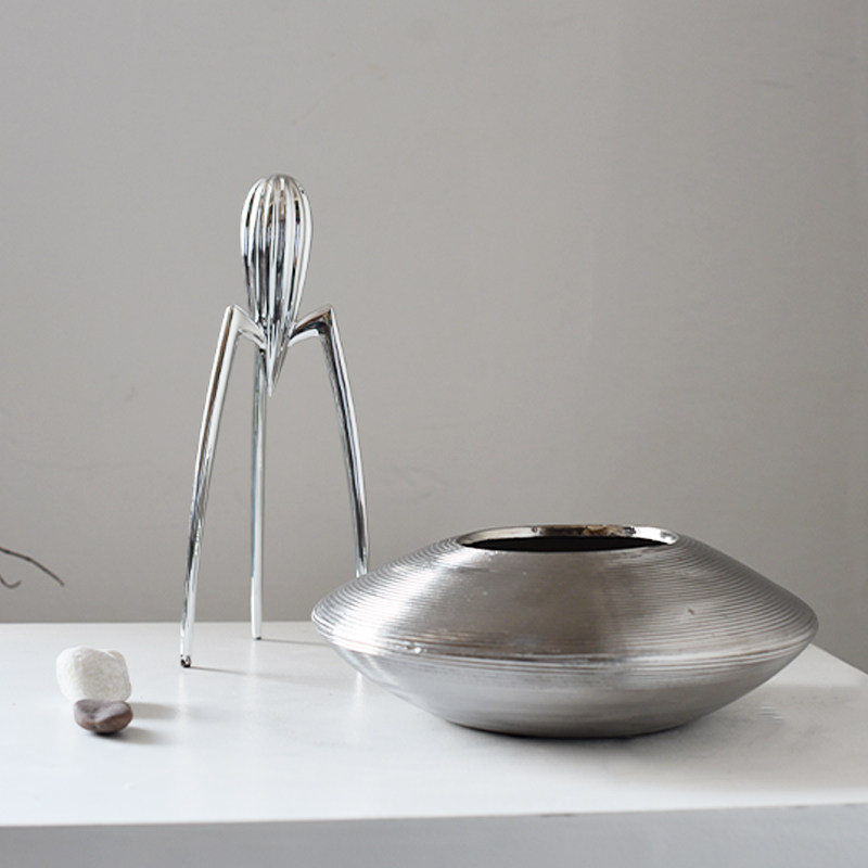 Minimalist modern light lavish alien juice extractor Saucer Flat Ceramic Silver Vase Hem room Soft decorations