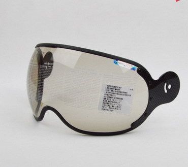 Lenses Taiwan Relion Zeus 210c lenses in the lens of the