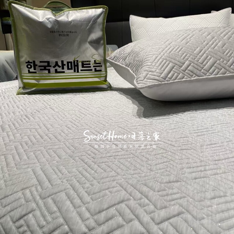 The Owner Keeps It for Himself—Exported to Korea, High-Molecular Pe Silver Thread Soft Cooling Mat, Machine Washable Fitted Sheet Cooling Mat Three-Piece Set The Owner Keeps It for Himself—Exported to Korea, High-Molecular Pe Silver Thread Soft Cooling Mat, Machine Washable Fitted Sheet Cooling Mat Three-Piece Set