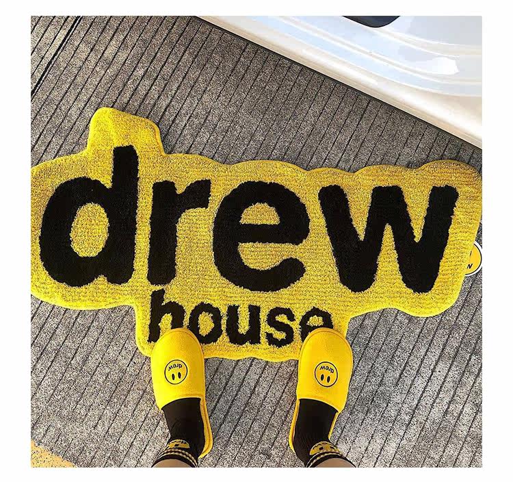 ковер 潮物woo drew house  logo rug 贾斯丁比伯快闪限定居家字母地毯