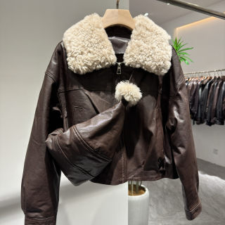Sheepskin down jacket with fur collar, genuine leather and backpack
