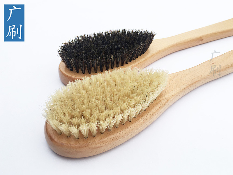 Wide Bristle Clothing Dusting Brush, Non-Static, Does Not Damage Clothes, Does Not Snag Threads, Suitable for Suits, Woolen Coats, and Cashmere Coats