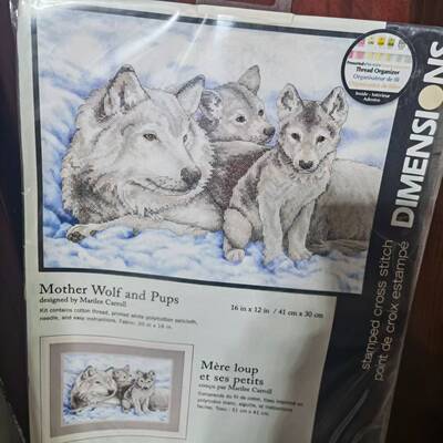 Spot Dim13130 ​​Snow Wolf Mother Math и Kids's Original Imported Dim Kit, штампованная вышивка.