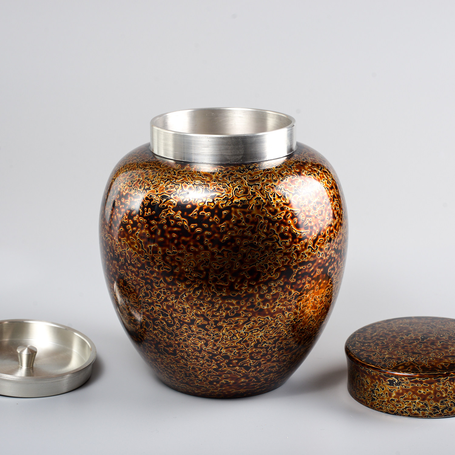 Large lacquer tea pots