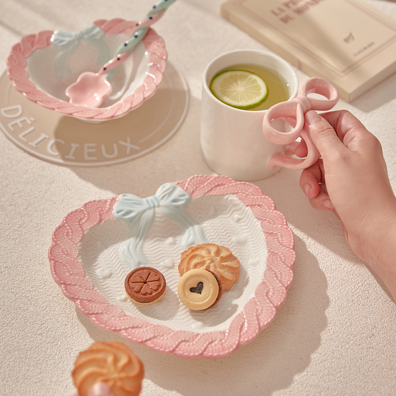 Heart-Shaped Bowknot Underglaze Ceramic Yogurt Bowl, Cake Plate, Dessert Plate, Beautiful Plate, Exquisite and Pretty Tableware