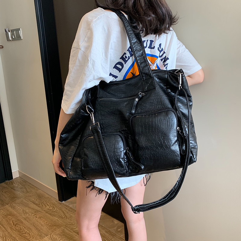 Women's Bag 2026 New Model Large-Capacity Tote Bag for Commuting, Versatile Trendy Crocodile Pattern Soft Leather Shoulder Crossbody Bag