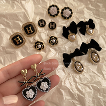 Fa-style retro black earrings female Hepburn small balsamic Korean temperament with small crowdsourced light luxury high level sensual sensual