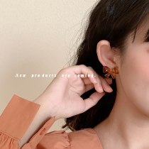 Retro vintage Bow Earrings ~ Resin Joker Amber Personality Simple Earrings Female Hong Kong Wind Earrings Tide