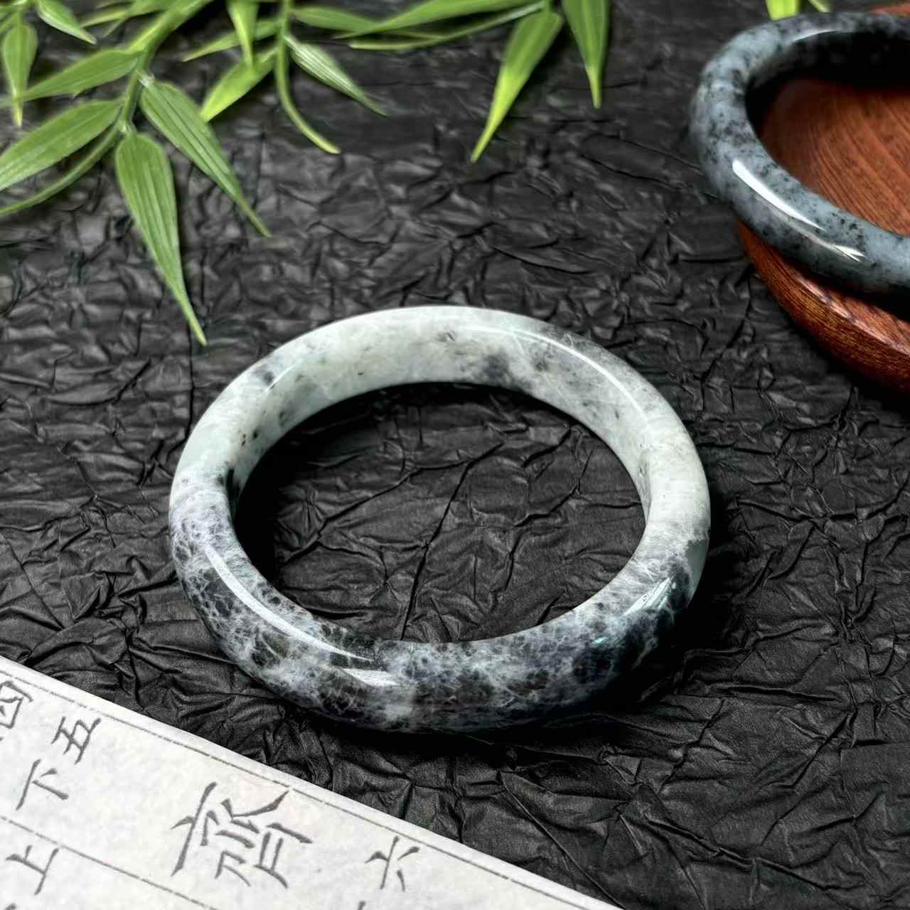 翡翠軟玉ネフライト 中国四大名玉岫玉バングル腕輪岫玉180[超高級品