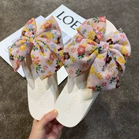 Бело-розовые туфли на высоком каблуке 5,5 см.