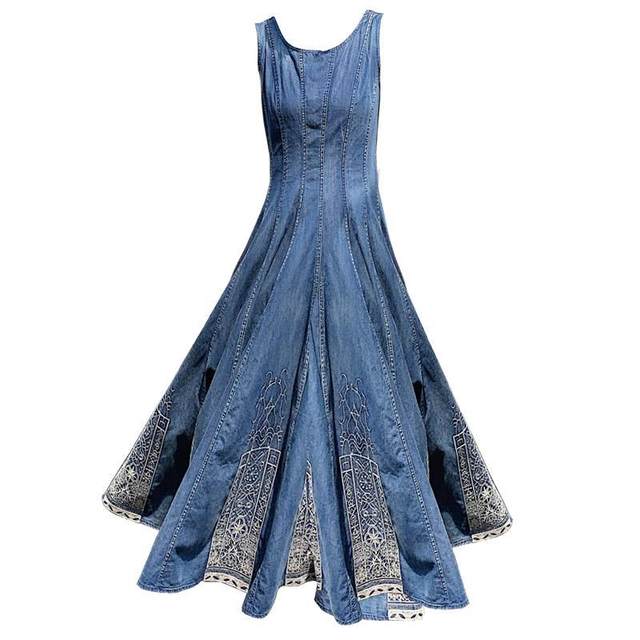 2021 Summer Thin Soft Denim Dress Sleeveless Large Swing Skirt Slim Embroidery Sleeveless Large Size New Medium Length