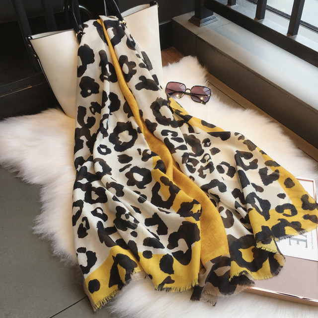 Xiaolijia autumn and winter new Korean wild leopard print travel sunscreen shawl warm cotton and linen scarf silk scarf