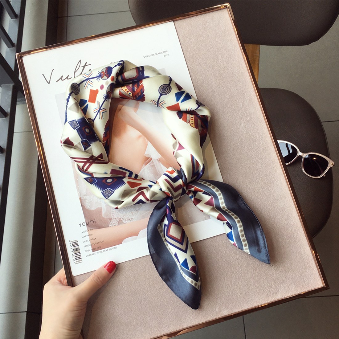 Gentle matching color scarves South Korean spring and autumn 100 hitch small silk scarves colorful fluttho feather scarves 100 hitch a little square towel