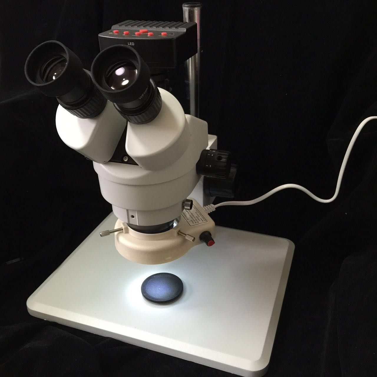 WYLIE three-eye microscope can be connected to the display 16 million ultra-high-quality photography head can be inserted into the card