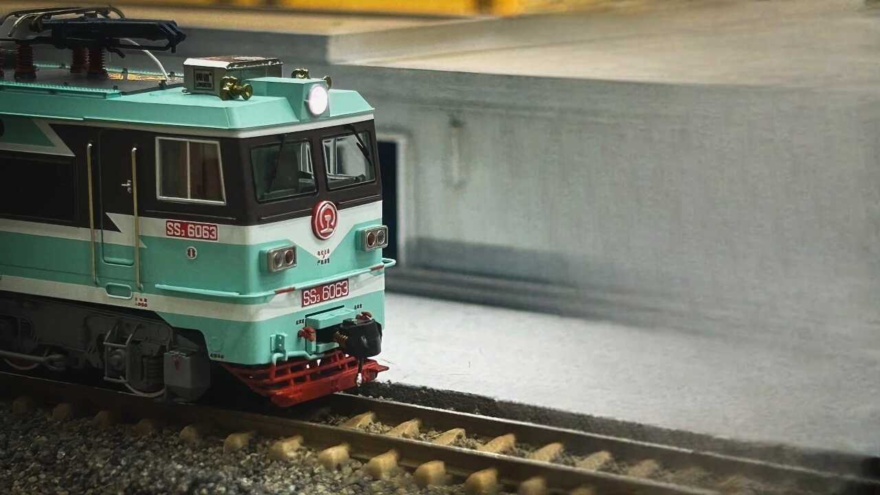 87573335_1