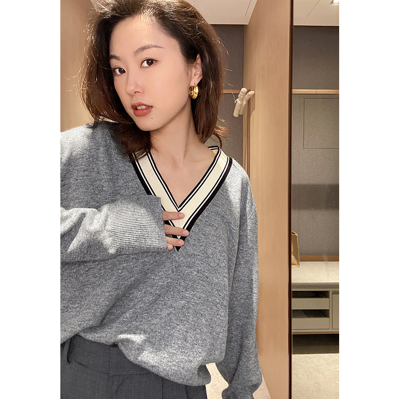 Mud brother's shop, the owner's private clothes, French romantic wide-brimmed V-neck ribbed knitted sweater is thin for women