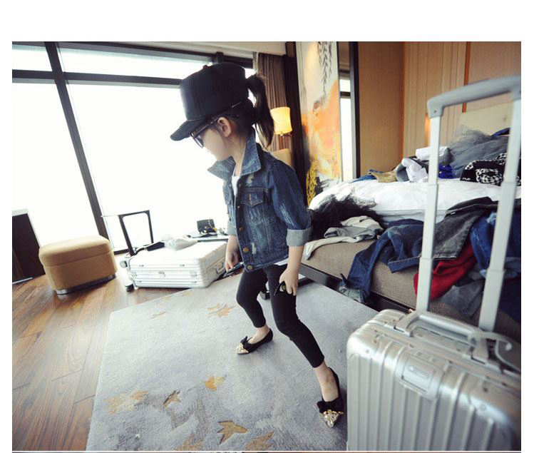 Phiên bản Hàn Quốc của cô gái khoe lỗ khoe quần áo denim trẻ em áo khoác denim 2018 mùa thu quần áo trẻ em mới 1840 áo phao mùa đông trẻ em