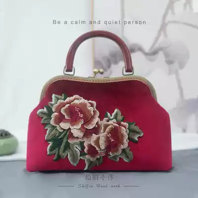 Original handmade Chinese retro velvet peony embroidery hand cheongsam bag wedding banquet mother bag elder gift