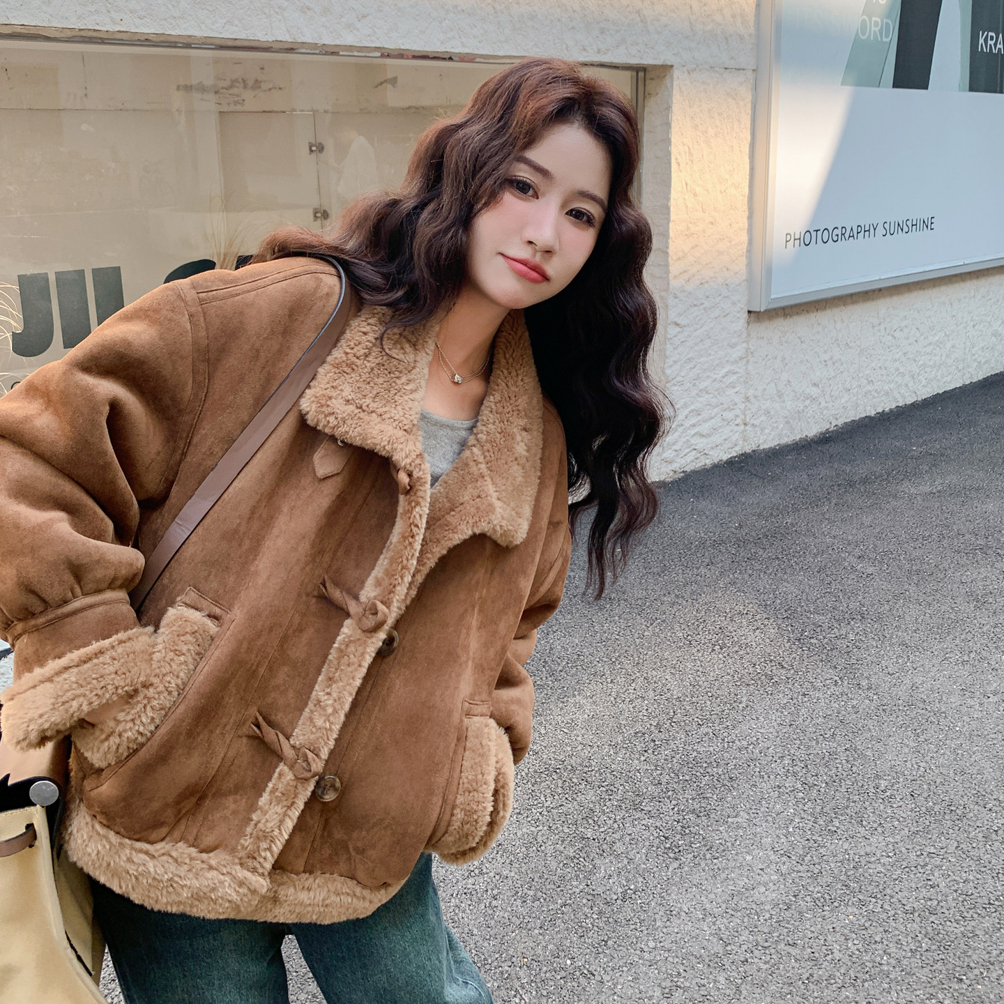 时尚麂皮绒保暖短款皮毛一体外套女冬2025新款休闲毛绒高级感上衣,女装皮草,2C092
