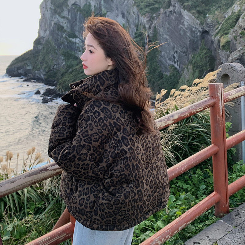 时尚设计感豹纹羽绒服女冬季2024新款超好看印花白鸭绒保暖面包服,女装羽绒服,2C280