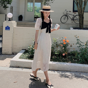 法式拼接蝴蝶结设计感连衣裙女2023夏新款法式轻熟风仙女露背长裙图片