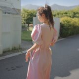 法式独特绝美粉色连衣裙女夏2025新款赫本风气质收腰泡泡袖长裙，女装连衣裙，2C016